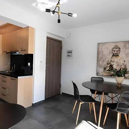 Close Apartament Nikiana